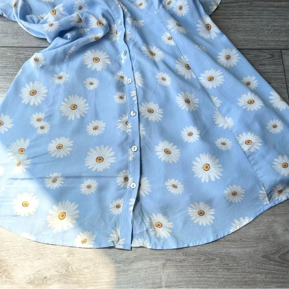 NWT Forever  21 Light Blue Daisy Open Back Button Down Shirt Dress - Picture 8 of 13